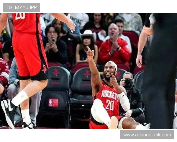 奥科吉菲尼克斯硬汉逆袭之路:从边缘球员到球队核心的传奇蜕变