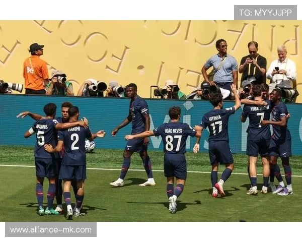 巴黎防线稳固,球队展现强大韧性迎战强敌