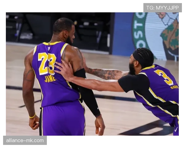 拉塞尔加盟湖人后展现领袖气质,球队未来前景备受期待