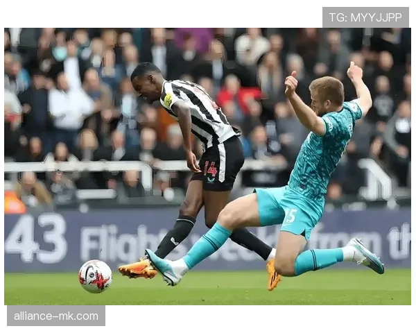 纽卡斯尔联战术革新:高压逼抢与快速转换的现代足球解析