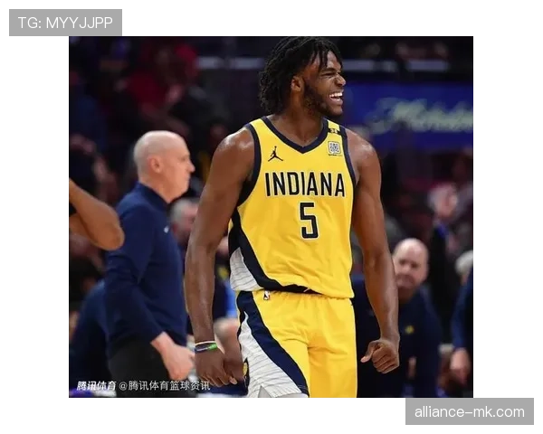 沃克本赛季防守数据表现稳健，抢断与拦截效率持续提升